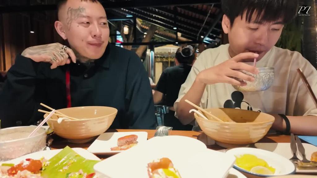 【怕太去哪儿】清迈EP.3清迈日按店小姐姐一个笑容怕太就买单了 清迈纹身展做纹身 预览截图 12