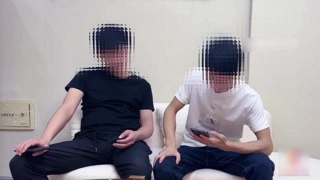 师师 巨乳女玩斗地主脱衣游戏 输了之后嫩穴惩罚 内射骚穴 预览截图 2
