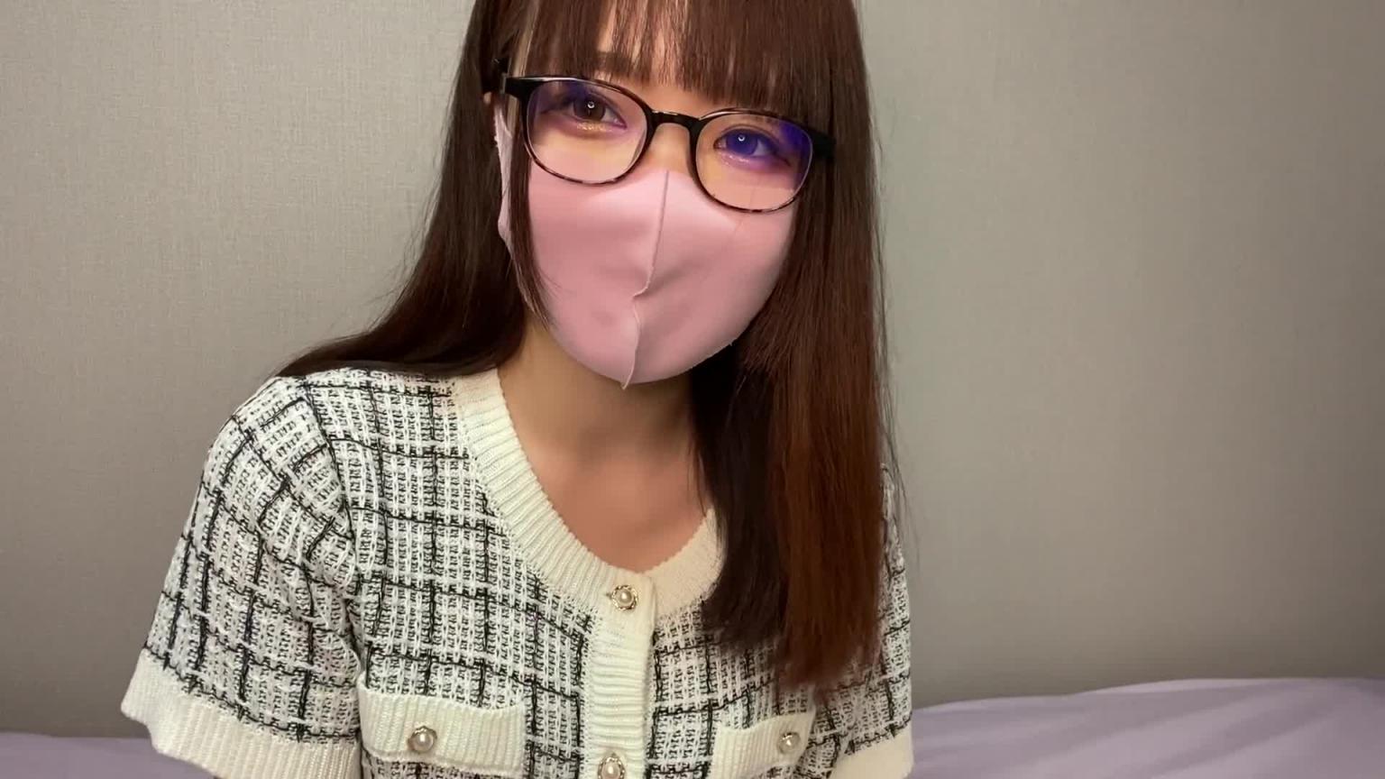 如今的她是一位表情严肃但实际上很调皮很淫荡的眼镜女人-祗园寺美游 预览截图 3
