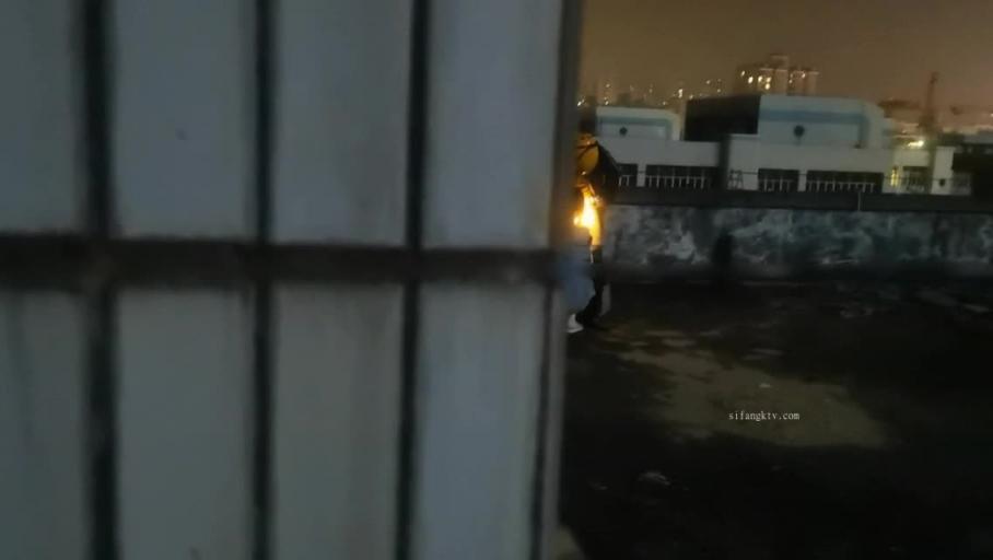 【精彩瞬间-惊险刺激露出大合集】反差学生母狗大胆户外露出,人来人往脱光光自慰 预览截图 9
