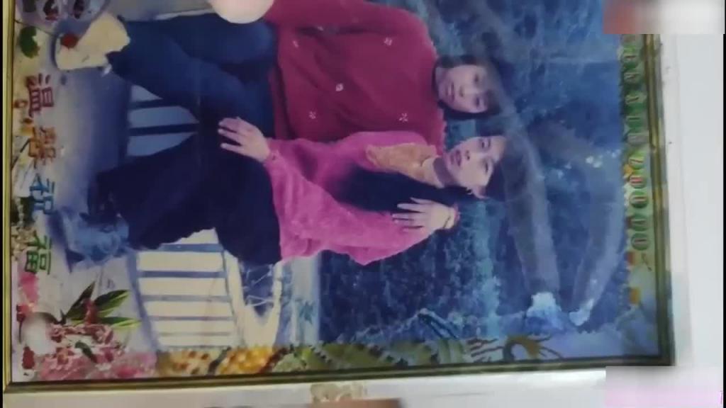 真实乱伦,真实通奸丈母娘,边操妈边和老婆打电话 预览截图 3
