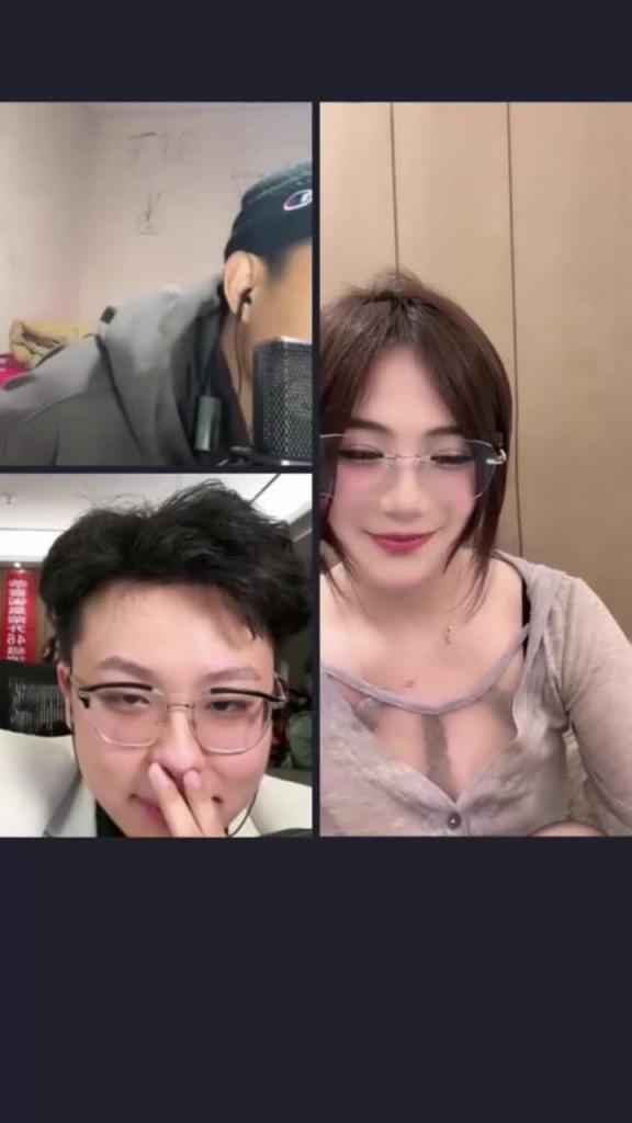 【抖音·亲爱的yu】极品反差婊甜妹连傍一榜二大哥在直播间露出 预览截图 5
