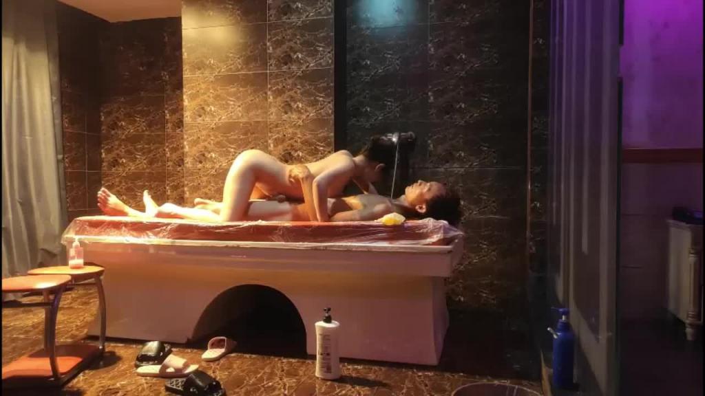 【会所寻欢】莞式水床服务极度舒爽,技师小姐姐毒龙舔菊骑上鸡巴嗷嗷叫 预览截图 5