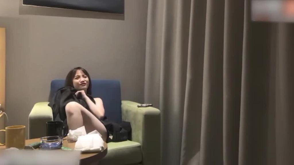 酒吧搭讪白富美-00后嫩妹 丰乳翘臀 灌醉后入百依百顺 极致诱惑 预览截图 4