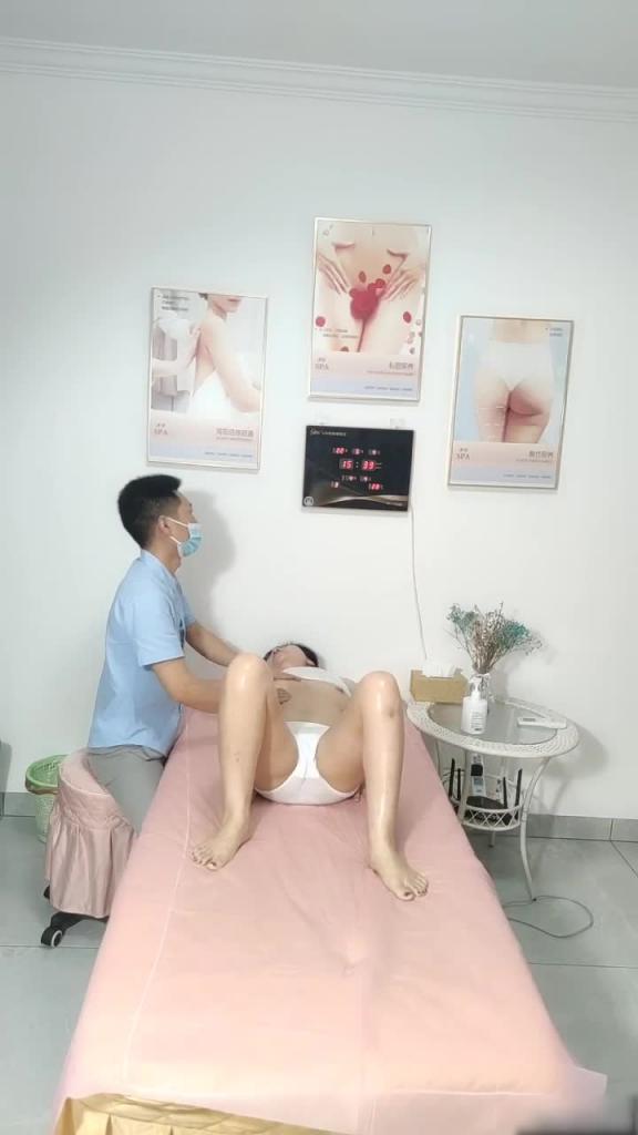 【会所按摩】按摩到一半美女花式被插逼 预览截图 3