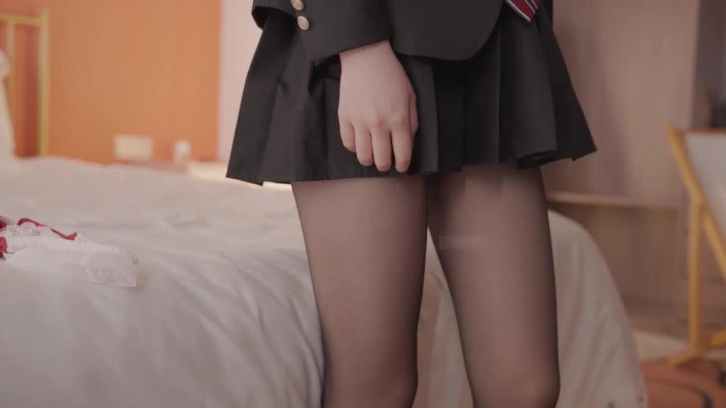 【网红萝莉】稀缺内部万元定制流出JK少女户外露出4/4 预览截图 4