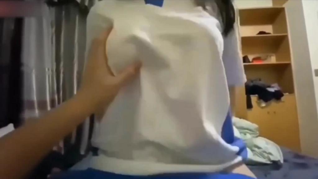 宿舍骑乘奶球美臀学生妹少女发育得可真好泄密反差婊 预览截图 4