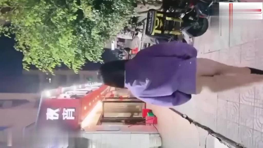 白虎女神露娜户外大胆露出诱惑路人 预览截图 7