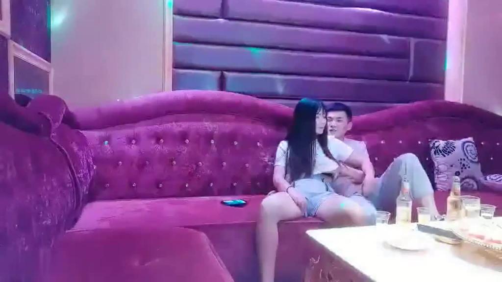 【KTV勾搭聊骚】这个KTV在哪里,大家快去啊,能唱能跳还能操! 预览截图 2