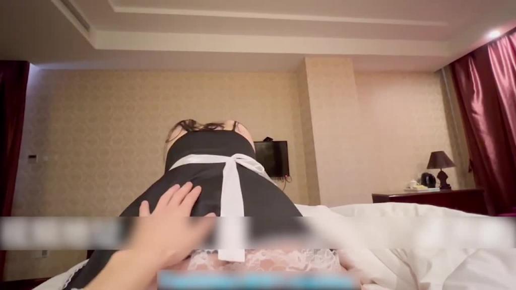 女仆装D乳女友 无套一插到底 操的高潮淫叫 预览截图 4