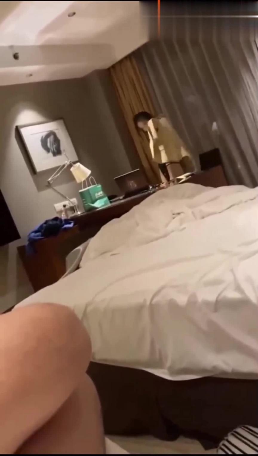【反差眼镜学生妹】高中萝莉眼镜妹+知性眼镜少妇+大学眼镜大学生合集 预览截图 11