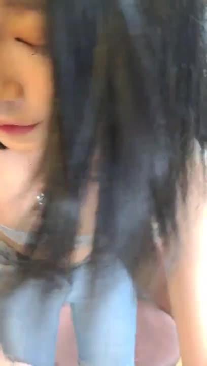 韩国女主播大方秀出自己的约泡专用淫荡衣柜 超辣牛仔裤 预览截图 2