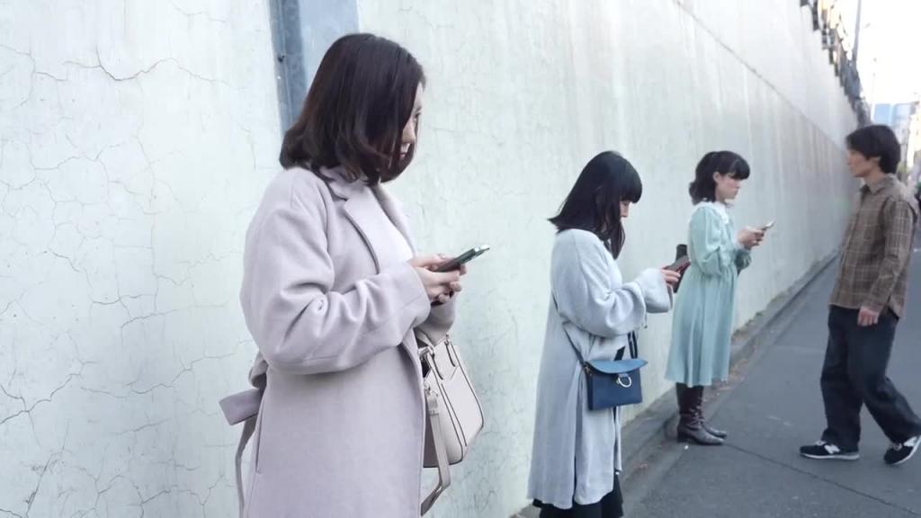 让妻子站在街角1小时后…。站壁妹子 吉泽友贵 JUQ-772 预览截图 1