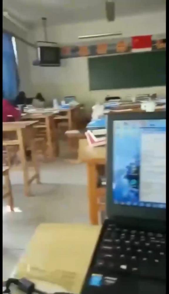 整理校园反差婊学生妹教室偷欢的少男少女·没想到如此疯狂 预览截图 8