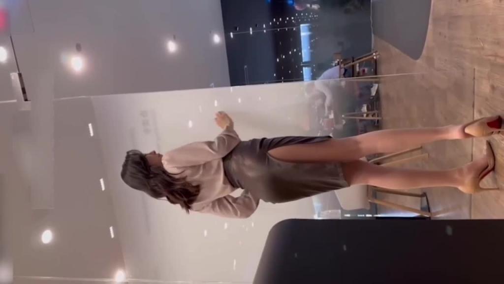 精选秀人网网红女神剧情定制-强奸黑丝外卖员老板的女秘书停车场露出惨遭咸猪手合集 预览截图 12