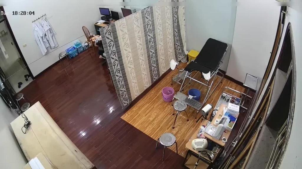 【独家勐料】私人妇科诊所男医生偷情女患者！内射 预览截图 2