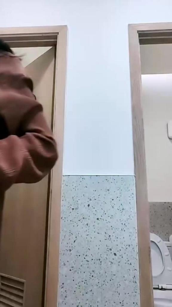 户外露出奶茶店露奶卫生间跳蛋自慰淫语骚话表情淫骚 预览截图 4