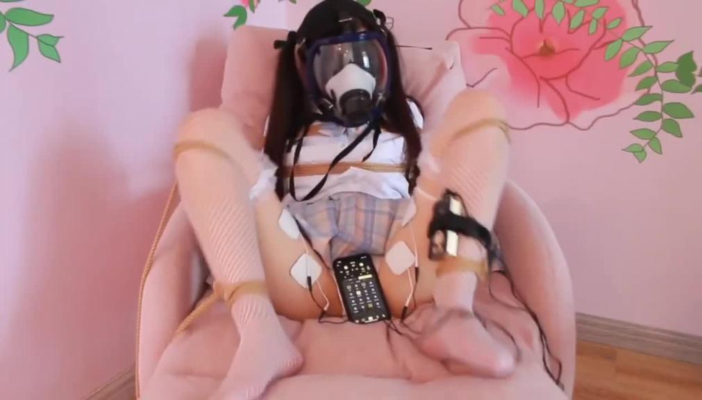 白丝双马JK美少女,今天玩点刺激的,电击高潮捆绑窒息 预览截图 2