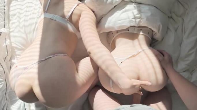 巨乳姐姐和我的性爱娃娃交换着操 预览截图 6
