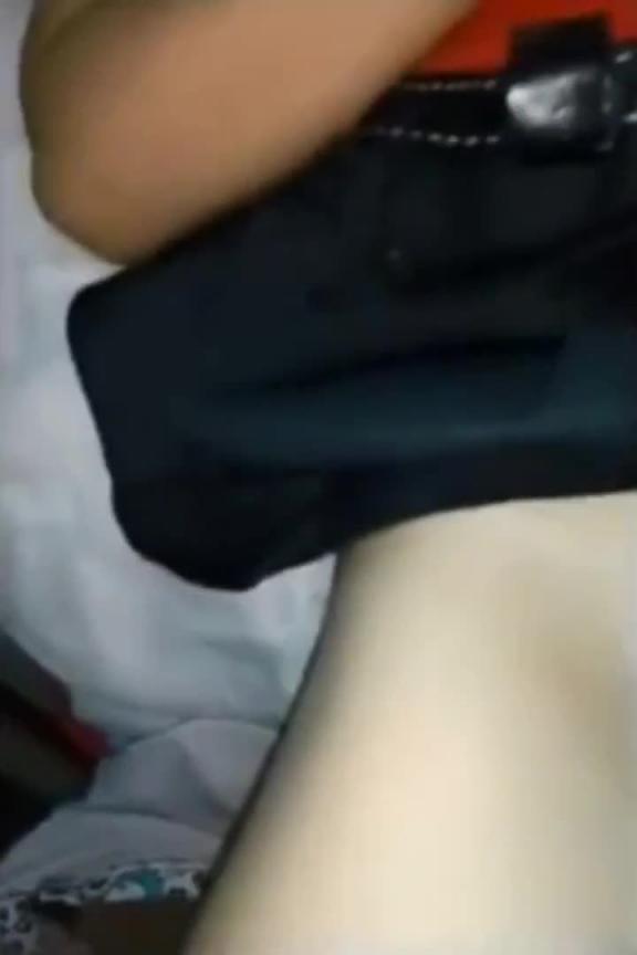 【小萝莉】真实叔侄乱伦，叔叔诱骗小学侄女用平板电脑诱惑侄女脱光内射 预览截图 1