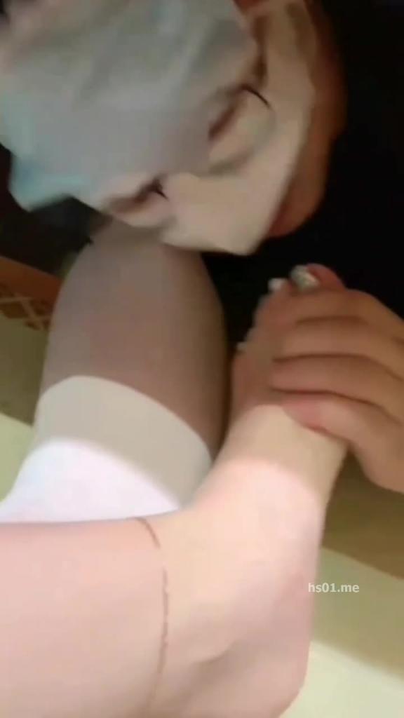 广州女S日料店调教相亲对象-户外舔脚当狗吃唾液-路人一脸懵逼 预览截图 4