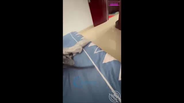【姐弟乱伦】会喷水的姐姐，姐姐穿开档丝袜出门陪她买菜，没禁得起诱惑回到家长枪直入蜜桃嫩鲍 预览截图 2