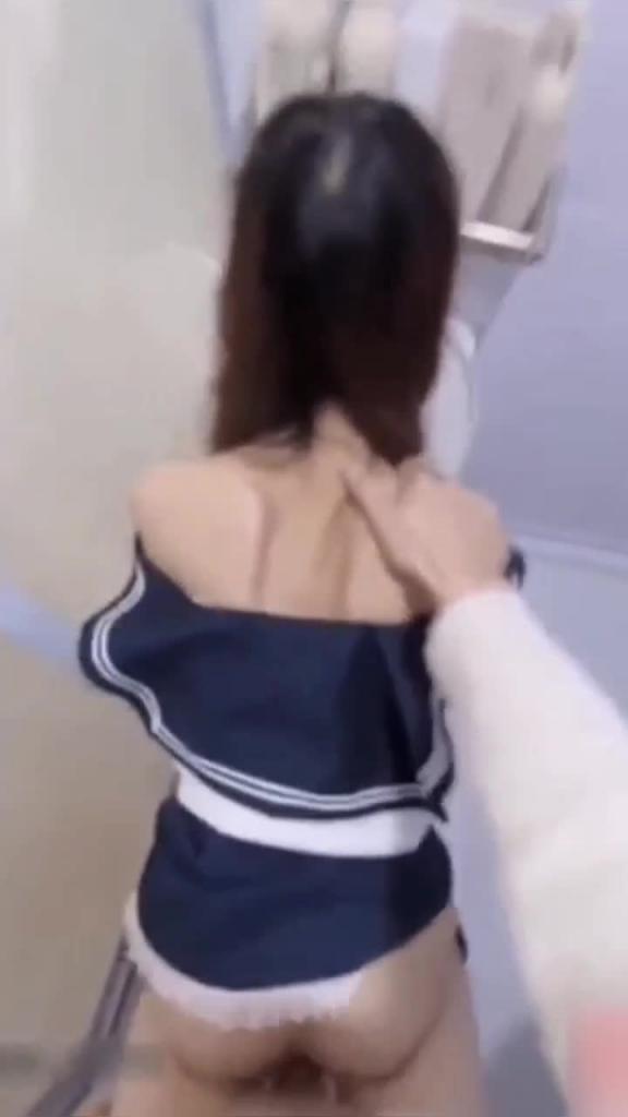 逛街忍不住想内射jk女友直接带到厕所后入爆操肥臀淫穴 预览截图 8
