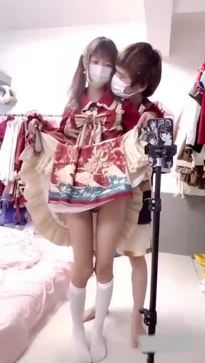 哥哥诱奸洛丽塔妹妹趁父母不在家饥渴的兄妹乱伦解渴 预览截图 2