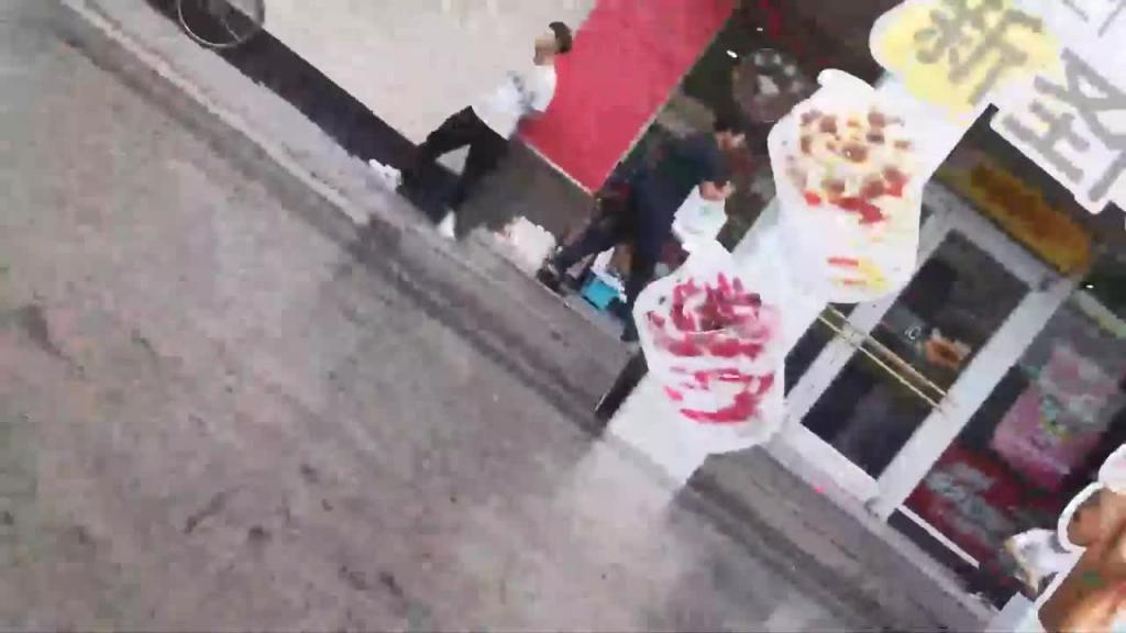 【街射】尾随跟踪性感美女背后喷射精液 预览截图 2