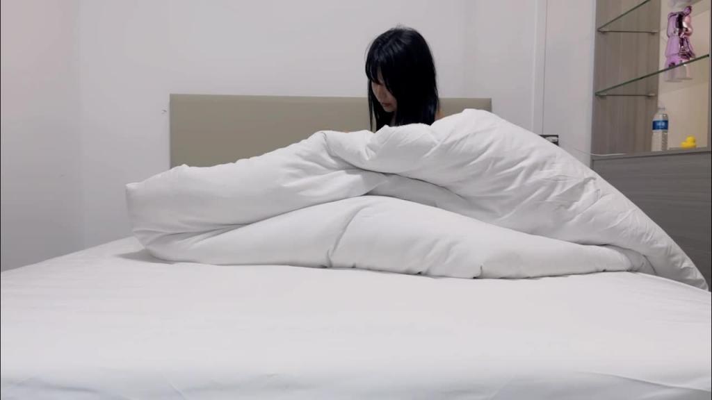大神约极品良家少妇无毛逼抠出水,已经剃了毛,小逼逼被疯狂蹂躏床上爆插。 预览截图 9
