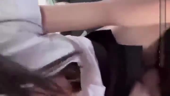 【美女车震】极品反差！21岁极品大学生与男友车震野战。 预览截图 3