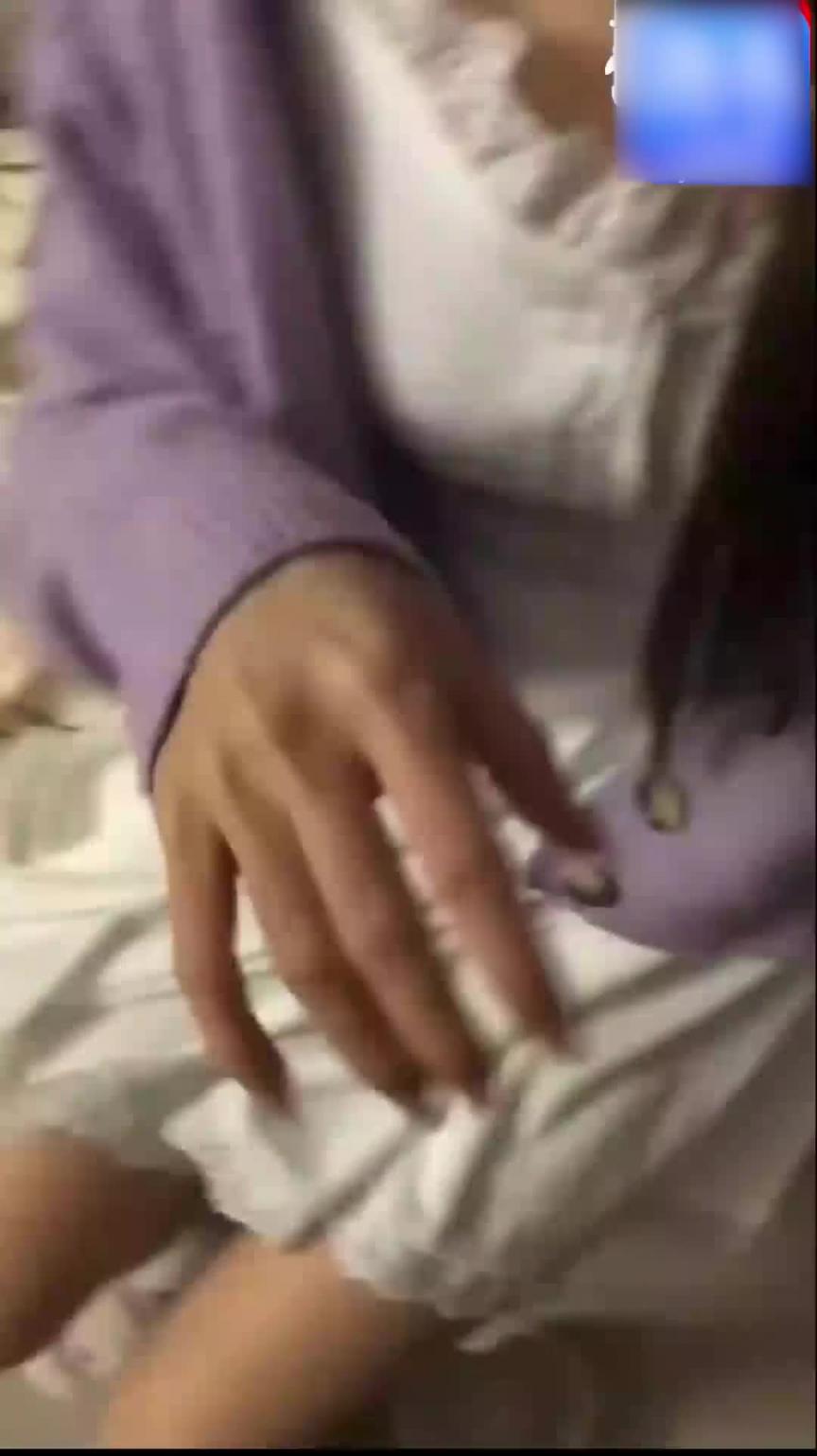妹妹说她是处⼥ 我操着没出⾎ 预览截图 1
