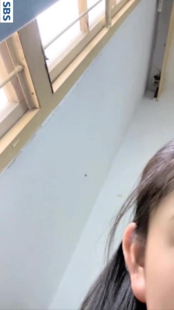 大二清纯学生妹上课直播掰逼自慰真实刺激差点被发现 预览截图 6