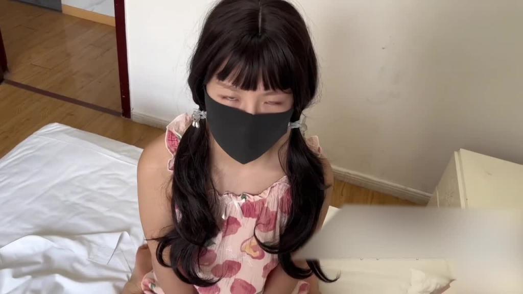 合租舍友偷偷和男友裸聊，趁机射了她一身 预览截图 8