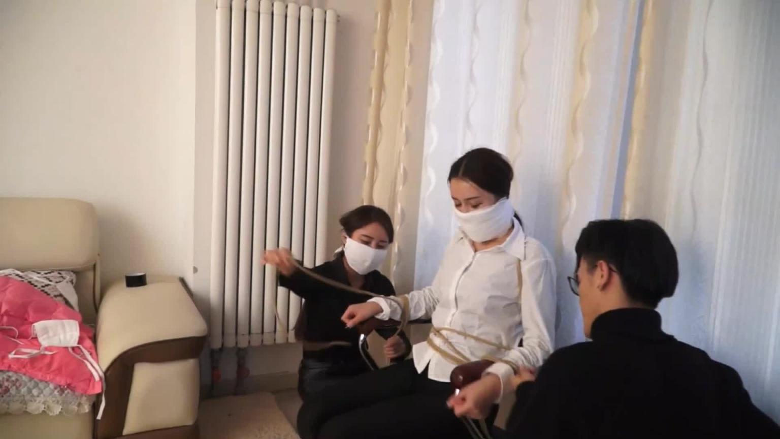 网拍情趣内衣2 结果被变态人犯强迫签约捆绑性侵沦为母狗 预览截图 11