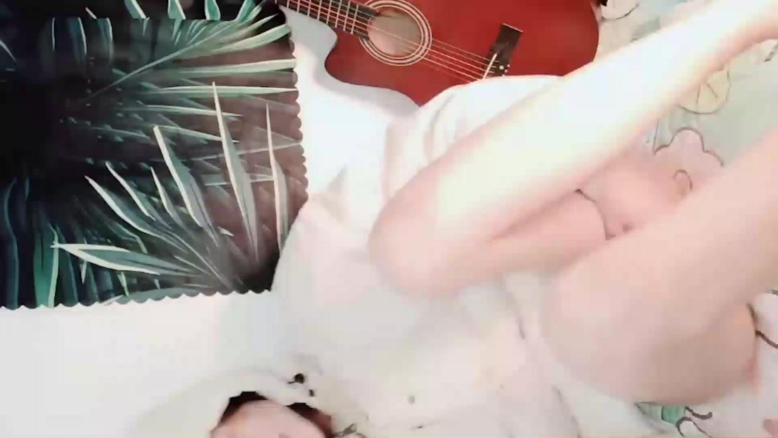 纯欲天花板白虎女神【可儿可儿】续 跳蛋自慰诱惑 预览截图 4
