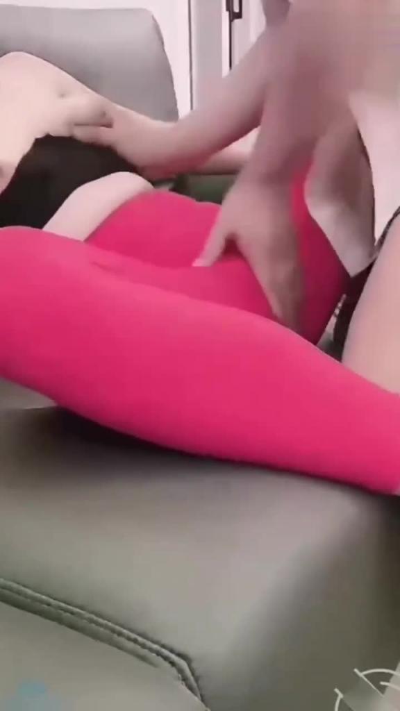 牛逼大神乱伦做舞蹈老师的舅妈记录全过程,醉酒强上! 预览截图 7
