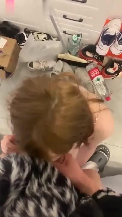 极品f杯少女 对镜子做爱双峰摇晃 预览截图 8