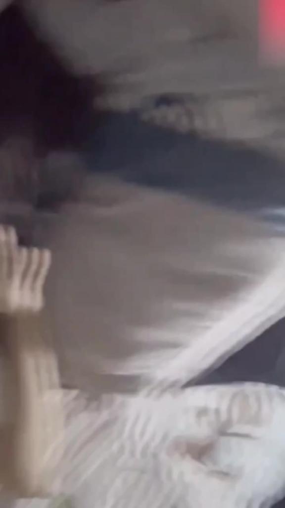 约炮曝光贵州反差小妹日常自拍内射口爆操出淫水后入爆肏 预览截图 9