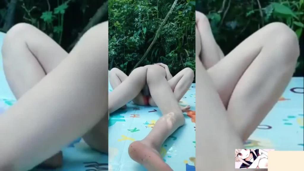 【野战破处】女老师怂恿男子开苞自己的学生,插进去血流了一地 预览截图 12