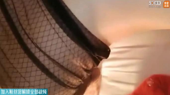 甘肃真实母子乱伦母子向生活低头下海49岁妈妈乳房下垂被儿子疯狂撞击不停摇摆 预览截图 11