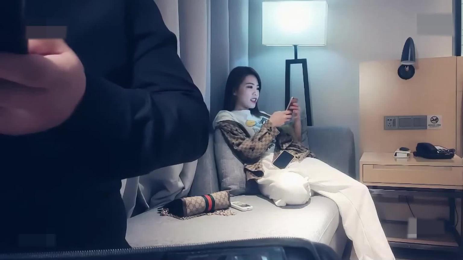 极品人妻!你吃鸡巴好骚呀!肚子操痛了~ 预览截图 3