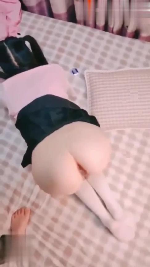 快手32W粉丝18岁网红萌白酱陪睡泄密,甜美萝莉~刚破处对性爱的好奇粉红穴。 预览截图 4
