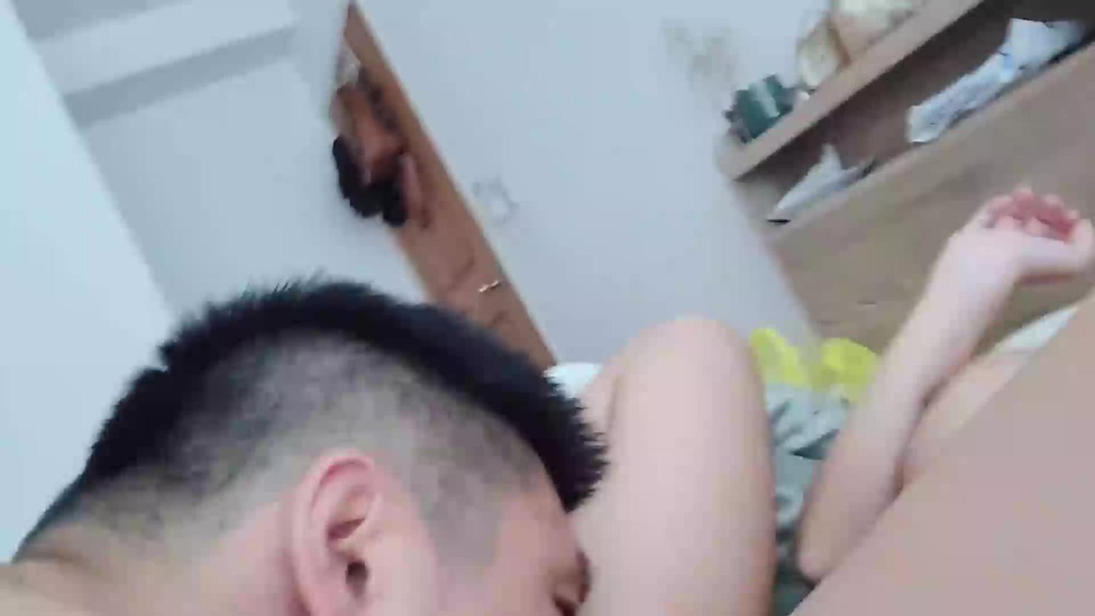 【情侣泄露】3/3：爆乳短发辣妹和男友之间的私密被曝光 预览截图 9
