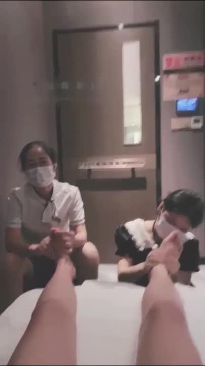 【调教女奴02】带母狗去足浴店玩，阿姨都被你们玩坏了（全程高能） 预览截图 6