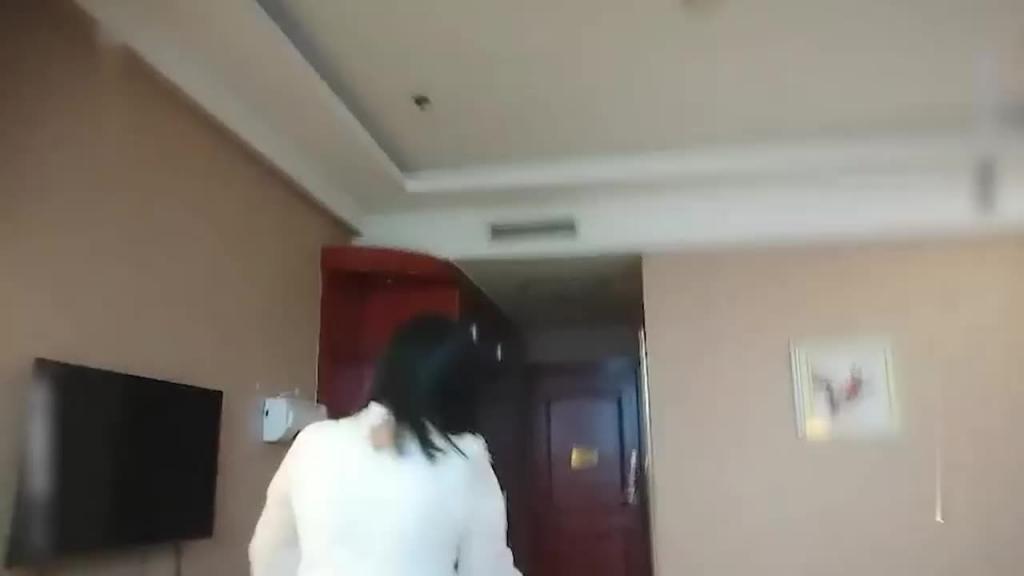 接良家人妻去酒店偷情,快舔我奶子,啊~把我的逼都操肿了 预览截图 12