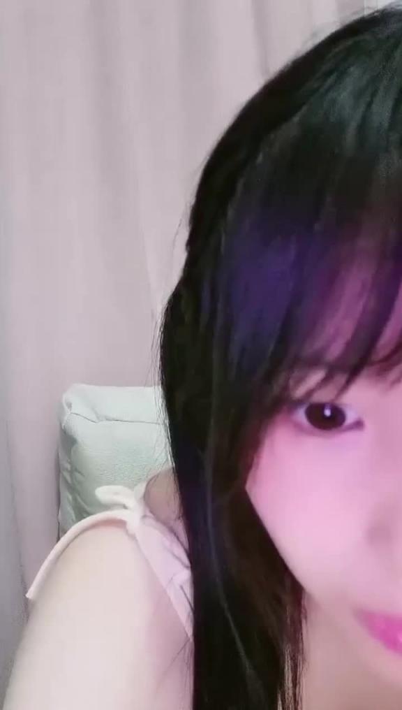 抖音双马尾萝莉「超困兔兔君zZ」原小妲己主播胖次猫 高价包夜+自慰视频抖音259万粉二次元网红 汐尔 充当老鸨，介绍自己旗下艺人胖次猫给大哥。胖次猫之前抖音名字 超困兔兔君 现改名 菟丝大花 实锤福利姬想网红出道。原因是胖次猫下海在小妲己做黄播和福利姬赚了不少钱，现在想转型上岸当cos网红了，于是经常和百万网红汐尔连体互动，汐尔也打算把她培养成为抖音新一代cos网红，便把她介绍给了大哥，结果在给大哥服务口交的时候被拍视频并流了出来！看来网红也不过如此，只是大哥的玩物而已啊，只是百万网红着名cos 汐尔 竟然当上了老鸨，不知道收了多少好处费！ 预览截图 5
