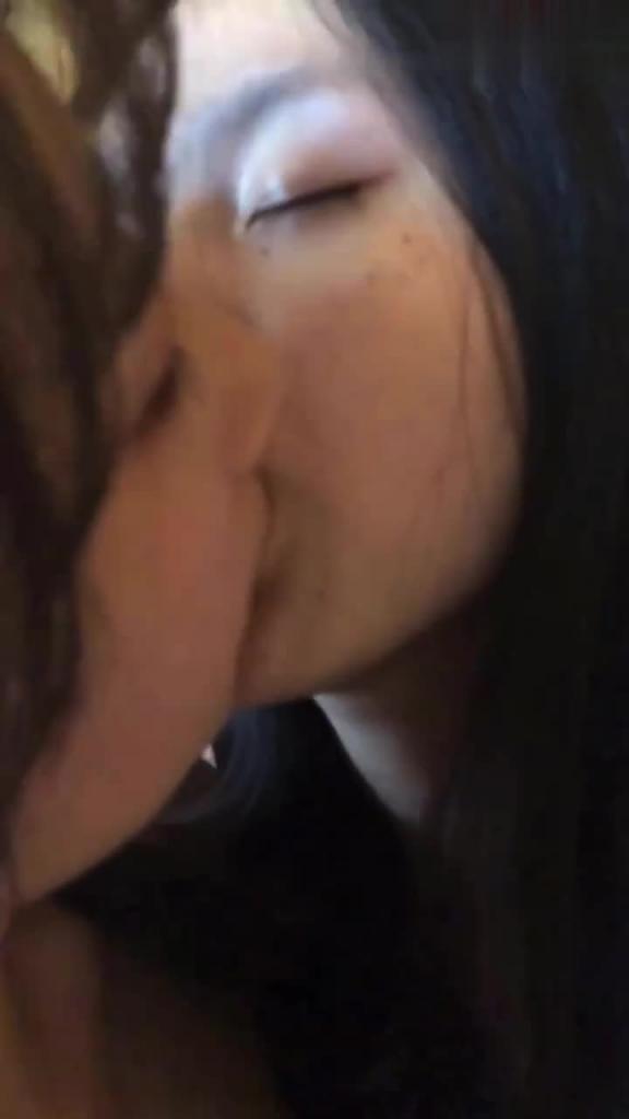 【重磅推荐】百合女同轮流舔逼舌吻 预览截图 8