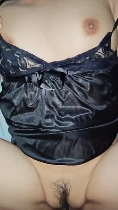 【真实乱伦偷情】妈妈在外甥女面前带肛塞玩暴露，还给外甥女下药让儿子操！ 预览截图 8