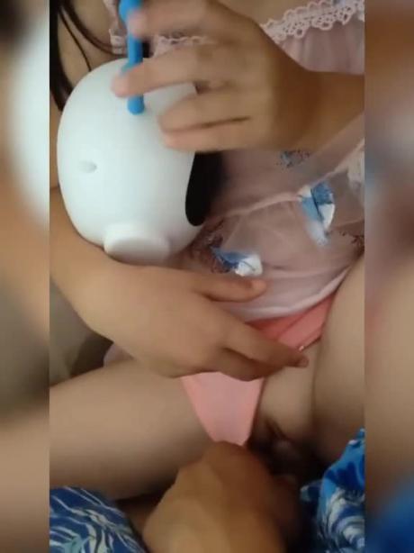 父女乱伦,非常可爱的粉裙女孩 预览截图 12